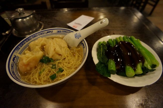 お昼も同じようなもの食べましたが...<br />エビがプリッぷりでいっぱい入っています。