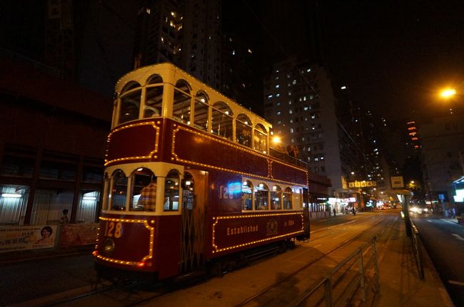 観光用のトラムが走っていました。<br />２階の一部がオープンデッキになっています。<br />貸切用みたいです。