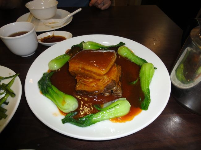 ご飯ものの代わりに豚の角煮バーガーを食べました。