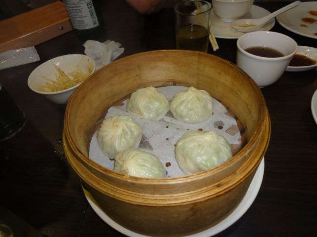 最後に最近ヘルシーで有名になっているへちまの小籠包を食べてみましたが、水っぽいというか味がないというか(-_-)