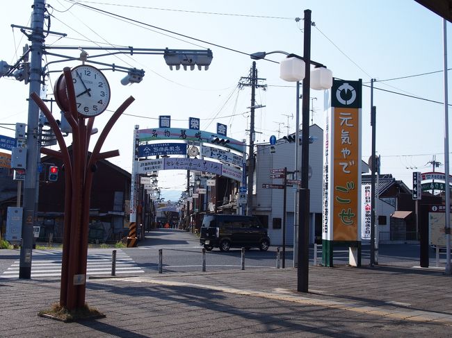 駅前。<br /><br />JRの御所駅はここから５分くらい歩いた場所にあるようです。