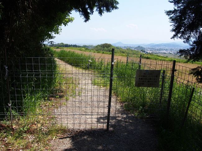 途中、道にフェンスが！！<br /><br />え！？<br /><br />これ以降進めないの！？<br /><br />と焦る２人。