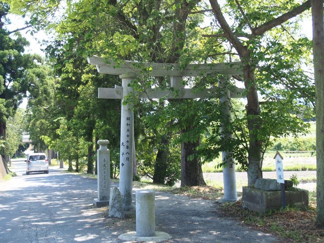 20分ほど見学したら先に進みます。<br /><br />変な場所にある一言神社の鳥居。