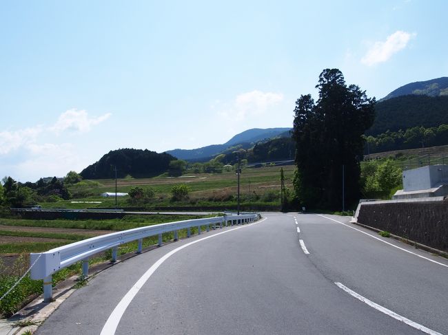 一生懸命登った山道をくだり、次に向かいます。<br /><br />現在13:55<br /><br />１時間に１本しかないバスに乗って帰らなければならないので、タイムリミットまであと30分〜<br /><br />めちゃ早足で歩いています！