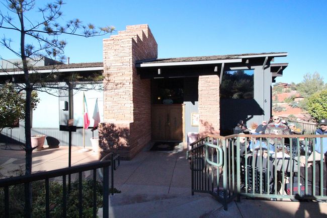 その中のメキシカン料理の店へ<br /><br />JVELANA Cantina<br />