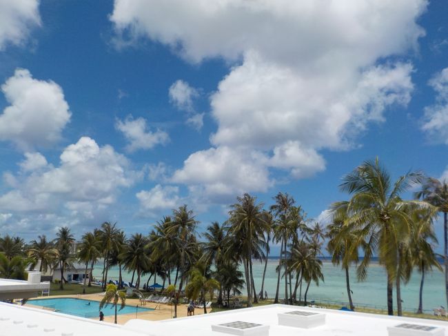 BOOK.ing.comでフィエスタリゾートホテルを3泊予約。<br /><br />予約時は山側だったが低層階のオーシャンビューにしてくれた。<br /><br />空港送迎（往復24ドル）込で561.81ドル！<br /><br />税金もそうだが円安ってコタエルわ〜〜