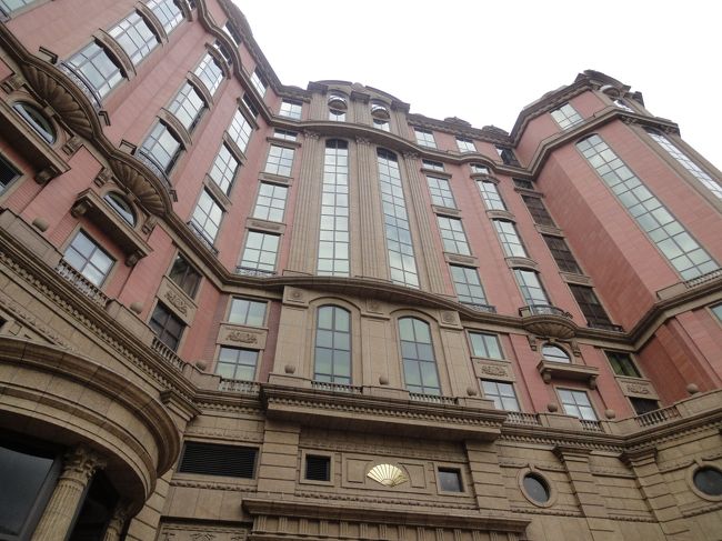 しばらくはホテルの外観とインテリアの写真です。