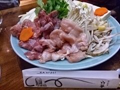 夕食は、あんこう鍋で有名な山翠さんに。
予約が取れなかったので、１８時に伺いましたが、１５分ほどで入店出来ました。

でも頼んだのは、奥久慈しゃも鍋。
あんこうは、あん肝だけ頂き、その他、納豆天ぷら、納豆釜めしを堪能しました。