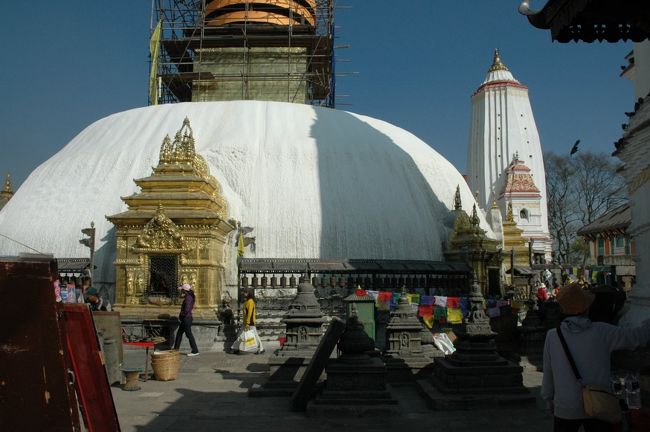 ストゥーパの下部。