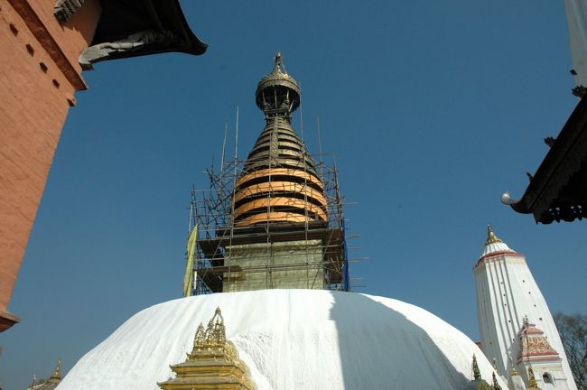 ストゥーパの上部
