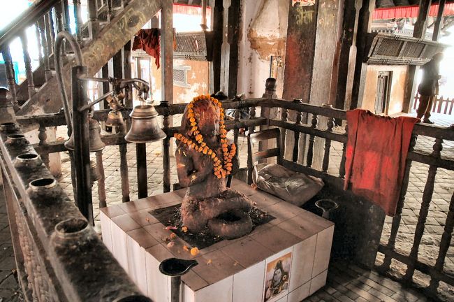 カスタマンダブ寺院の中
