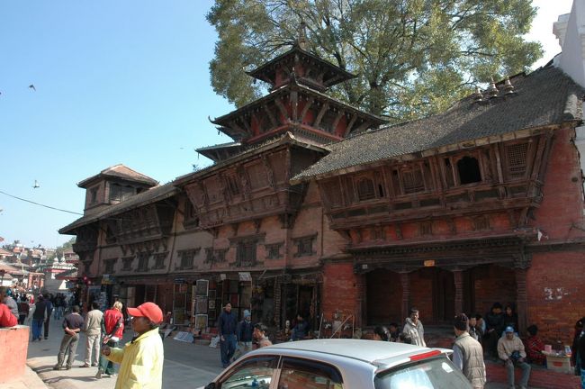 ハヌマン・ドカ(旧王宮)。いくつもの建物と中庭によって構成されるネワール建築の集大成。17世紀建造。