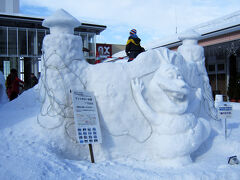 かまくら祭り期間中は、雪像も市内のあちこちに。