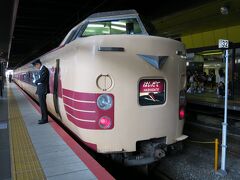 新幹線から乗り継いで、京都駅から特急はしだて号で宮津へ。
この懐かしい車体の列車、もうホント凄まじく揺れた･･･。