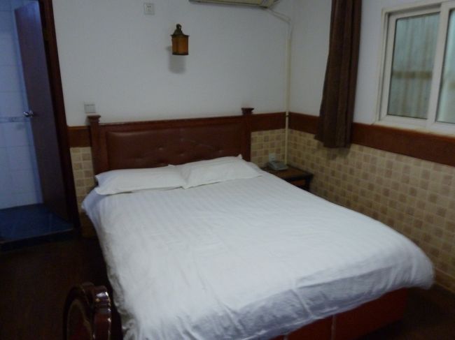 まあまあ広い部屋<br /><br />窓なしですけど。(本当は、窓はある)