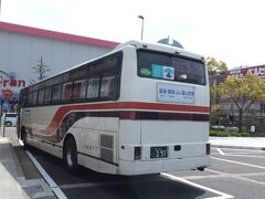 道路は空いていてバスは順調に走り、約３０分でＪＲ「高岡」駅南口に到着です。

我々も含め、大半の人がここで降りましたが、バスは砺波まで行きます。