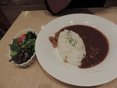 7時代の便に変更できたので
それまでル・シエールでのんびり朝食タイム〜♪
旦那は朝カレー