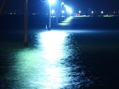 20：00　長部田海床路（ながべたかいしょうろ）

満潮時は水没する海の中の道。
夜間灯る電柱の街灯が美しい。

大分麦焼酎　二階堂のCM「2008年　消えた足跡」編に登場。


駐車場有り
トイレ有り