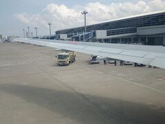 中部国際空港に到着！遅れは３分で済みました。
今回、初めて北側からの着陸を体験。名古屋城の真上を通過。途中、富士山も見えました。

【機窓からの景色】→https://www.youtube.com/watch?v=zEd_lRAoCnU