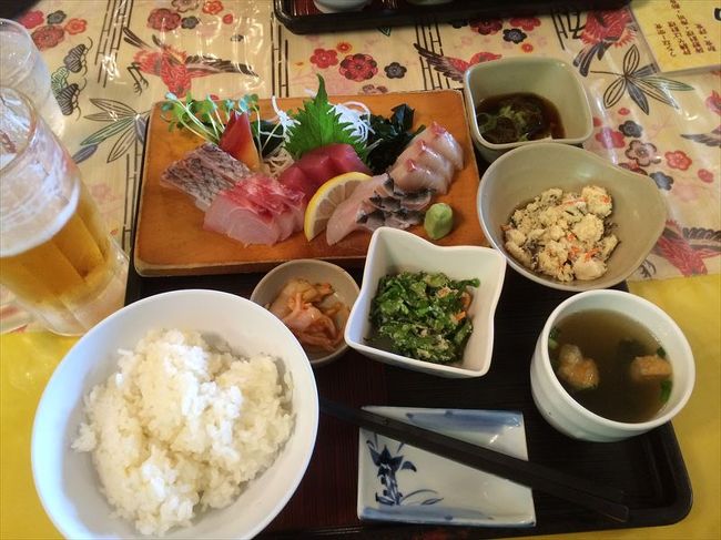 ここはメニューが多すぎて悩みます。<br />決めるまで１０分位かかっちゃった。<br /><br />誕生日なのでちょっと贅沢して刺身定食＆ビール<br /><br />運転は相方ですよ。