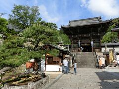 翌朝、８時過ぎ。

予定外の長谷寺へやってきました。