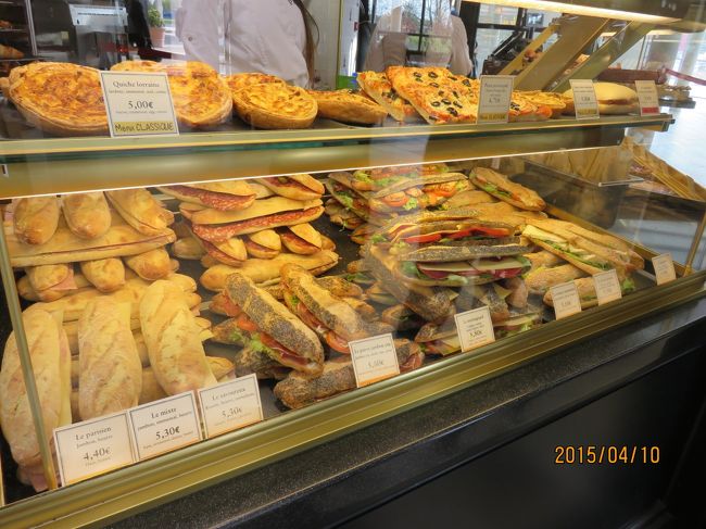 品揃えはありました。<br /><br />休憩室、レストランもありました。