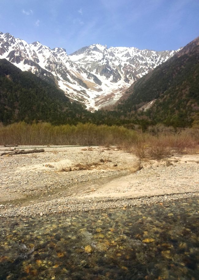 GWの始まる前の上高地<br /><br />観光客が思ったより<br /><br />少ないと言っておりました･･･。<br /><br />が、GW中はどうだったのかなァ〜。