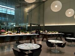 再びダイニングコーナーに行って