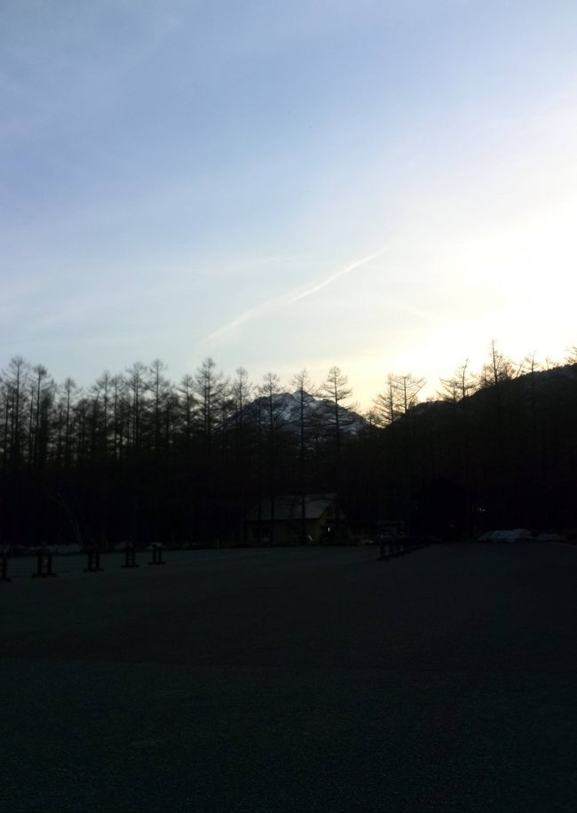 <br />バスターミナルにて焼岳。<br /><br />GWが終わり上高地側の焼岳登山道にハシゴ<br /><br />取り付けたそうなで登山出来ますね。<br /><br />今月下旬に二輪草見に行く予定ですが<br /><br />思ったより早く<br /><br />満開になるみたいΣ(ﾟдﾟlll)<br /><br />二輪草満開のタイミングに行けたら<br /><br />いいなァ〜。<br /><br />またその時の写真追加します〜！