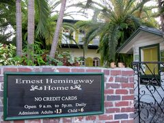 ヘミングウェイの家（Ernest Hemingway House）。
9時からなので、まだ開いていません。
入場料が大人13ドルもするので、入りませんでした。