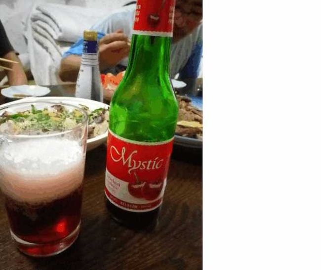 さてさて、楽しかったベルギービール　ウィークエンドも終わってしまい、後日談です。<br /><br />ダイエーでベルギービールのフェアをやっていて、数種類のベルギービールが売られていたので、試しに買ってみました。<br /><br />ルビーのような赤い色が綺麗だった、「ミスティック　チェリー」。<br />カテゴリーはフルーツ・ビールなのだそうで、ホワイト・ビールにチェリージュースをブレンドしているので、ビア・カクテルですね。<br />甘いチェリーの味と風味が生かされていました。