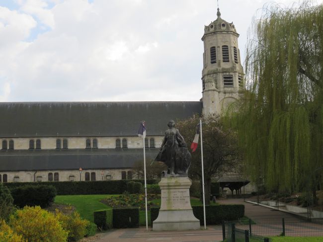 PLACE SAINT-LEONARD<br /><br />