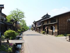 ランチのあとは、この日の宿を予約している海野宿へ。

海野宿（うんのじゅく）に到着。

日本の古い町並みを見るのが好きなので、この海野宿の町並みは萌える〜。

海野宿は江戸時代の面影が今も残る、北国街道の宿場町だったところで、「重要伝統的建造物群保存地区」に選定されています。