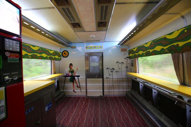 カフェ車に来ました。少しの時間車窓の景色を眺めてました。