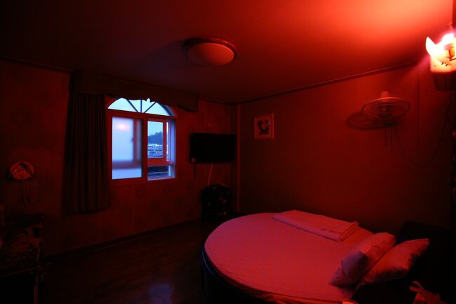 あやしい雰囲気、丸いベット。<br />回転はしませんでした。<br /><br />