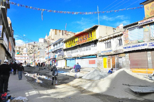 宿に戻り2時間仮眠後、王宮を目指します。<br />到着初日に高所で運動しても大丈夫なのか不安でしたが、<br />我慢できず行ってしまいました！