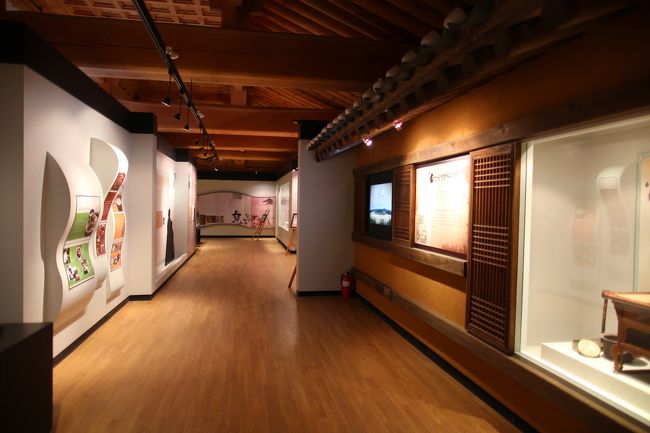 左側　ムソムマウルの食文化の展示もありました。