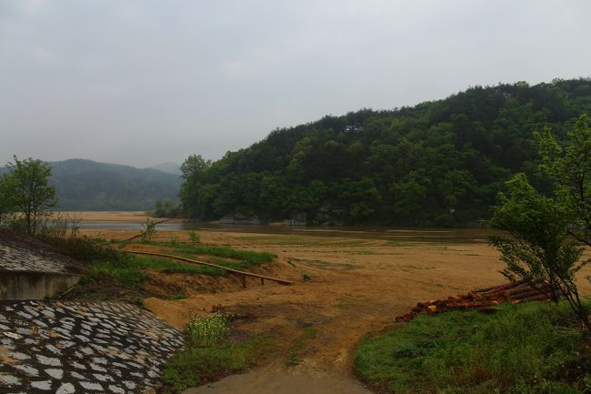 ムソム資料展示館から戻る途中にもう１つの一本橋を発見！