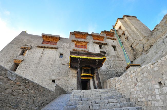 王宮入り口。入場料を支払う。