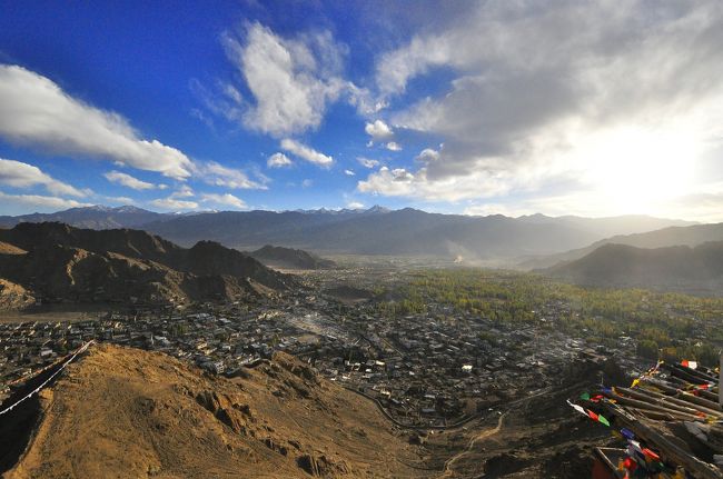レー最上部から街を見下ろす。