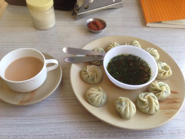 近くのラマユルレストランにて初モモを食しました。<br />中華料理屋みたくうまい！とはいきませんが、この土地で食べられる食材としては豪華ですかね。