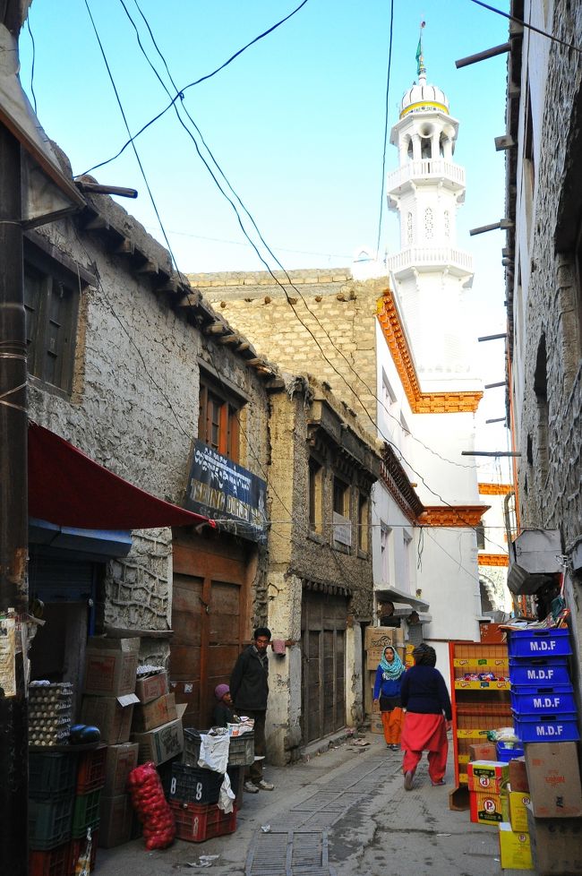 通称ムスリムのパン屋の通りを抜けて戻ってきました。