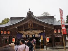 八重垣神社、こちらは縁結びの大神として古くから知られているそうで、５時過ぎにもかかわらず参拝客が行列となっていました。