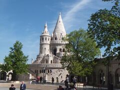 　漁夫の砦がまたひょっこり現れました。

　おとぎ話のような景色ですね。