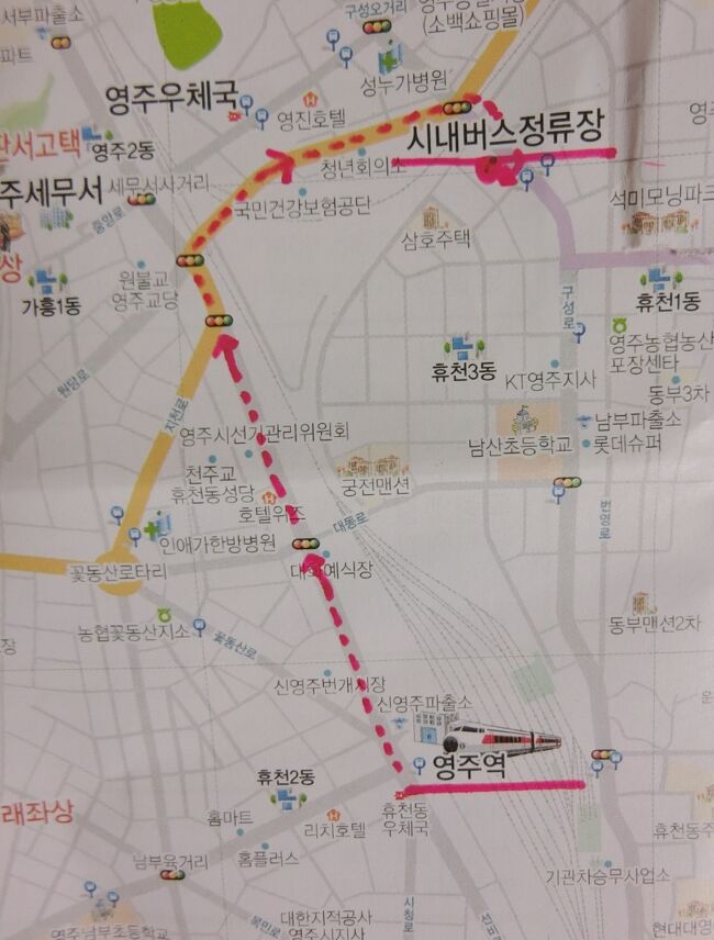 栄州駅（地図下）から市内バス停留所までの地図<br /><br />栄州駅を右方面に向かい3個目の信号を右折します。<br />地図にはでてませんが、１ヶ所信号が有り、2個目の信号の交差点（上の写真）<br />を右折、鉄道のガードの先50ｍ右側に市内バスターミナルがあります。<br />（栄州駅から歩いて30分ぐらい）<br /><br />尚、駅前のタクシーに、水島里（スドリ）までいくらか尋ねたら12､500W<br />で行けるそうです。