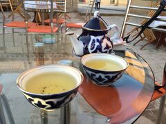旧市街のチャイハナでお茶を。