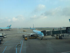 1時間半ほどであっという間に仁川国際空港に到着です。しかし広い空港ですね。
