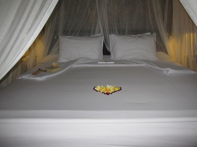 ベッドにもお花。