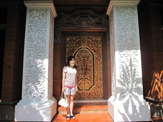 ホテル内を散策。<br /><br />バンケットホールかな？<br />素敵だったので写真撮ってしまいました。