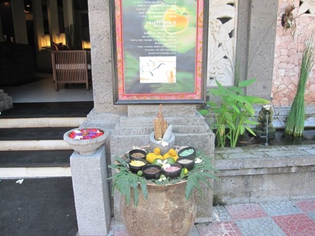 スパ入口。<br />サービスで30分のマッサージが付いていたので行ってみました。